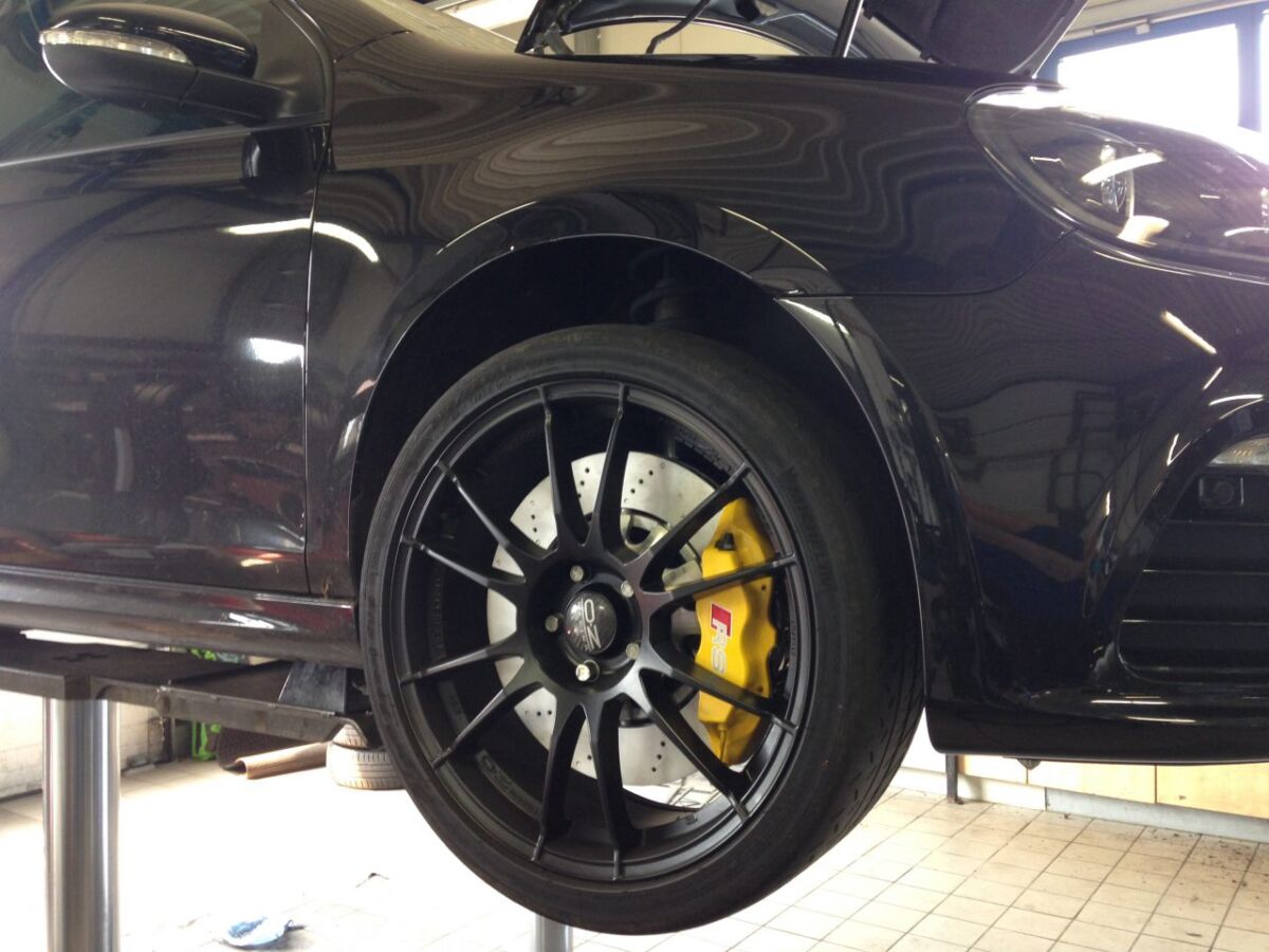 - Bilstein Tieferlegung - Audi TTRS Bremsanlage - OZ Alufelgen 8,5x19 mit 235/35-19 - Leistungssteigerung - Sound Optimierung